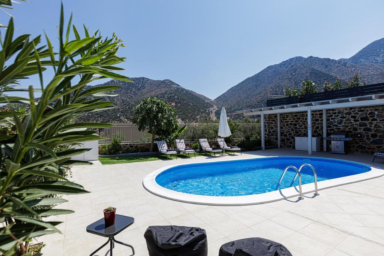 Modern Family Villa Basilicata Salmostro In Bali W/ Pool & Bbq Area Vlikhádha Exterior foto